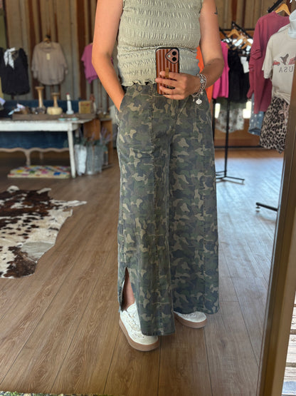 Wide-leg Camo Pants