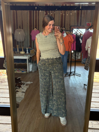 Wide-leg Camo Pants
